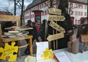 Ein (weit)BLICK ins Schaufenster am Uniplatz-1